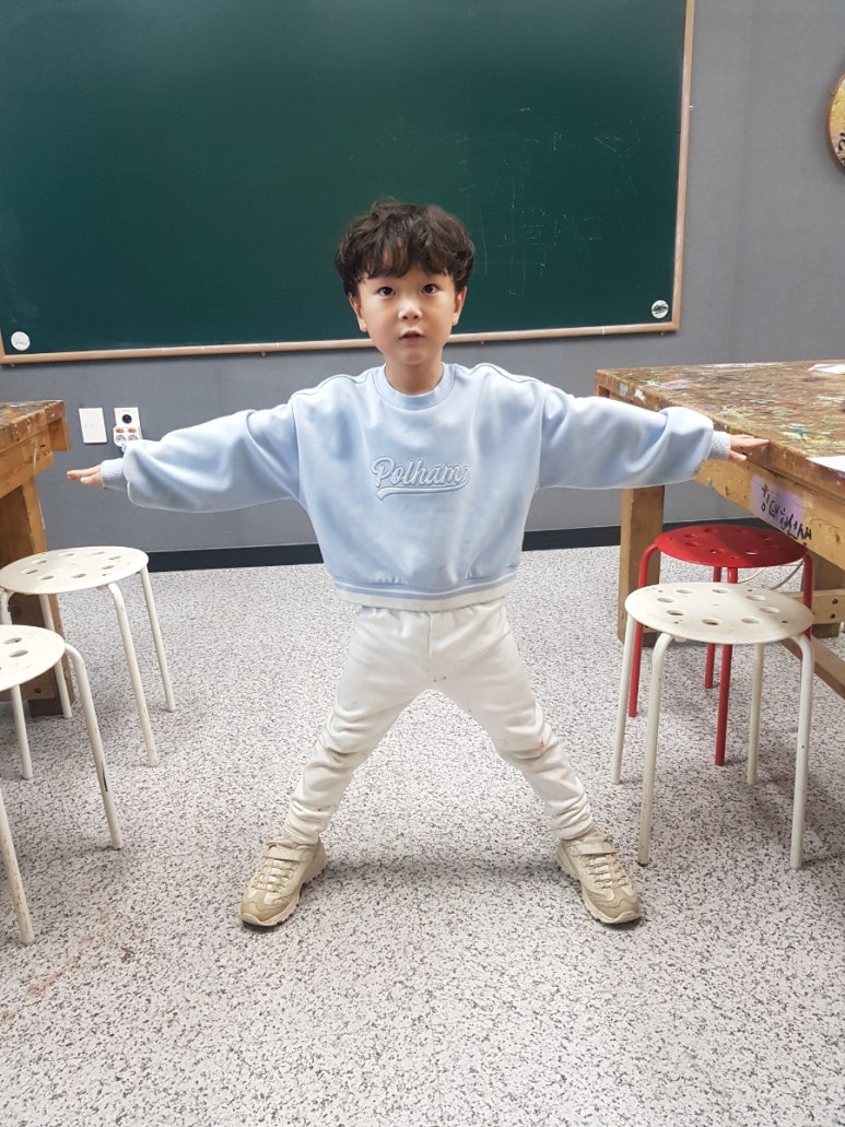톱질하는고양이 이미지