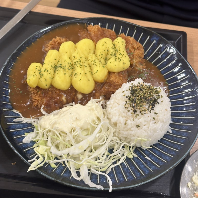 카츠앤맘 이미지