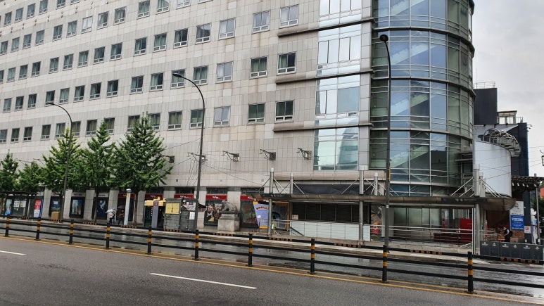 밀리오레빌딩 앞 이미지
