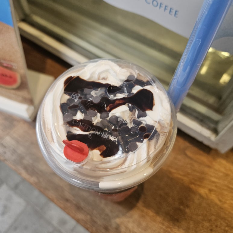 컴포즈커피윗 이미지