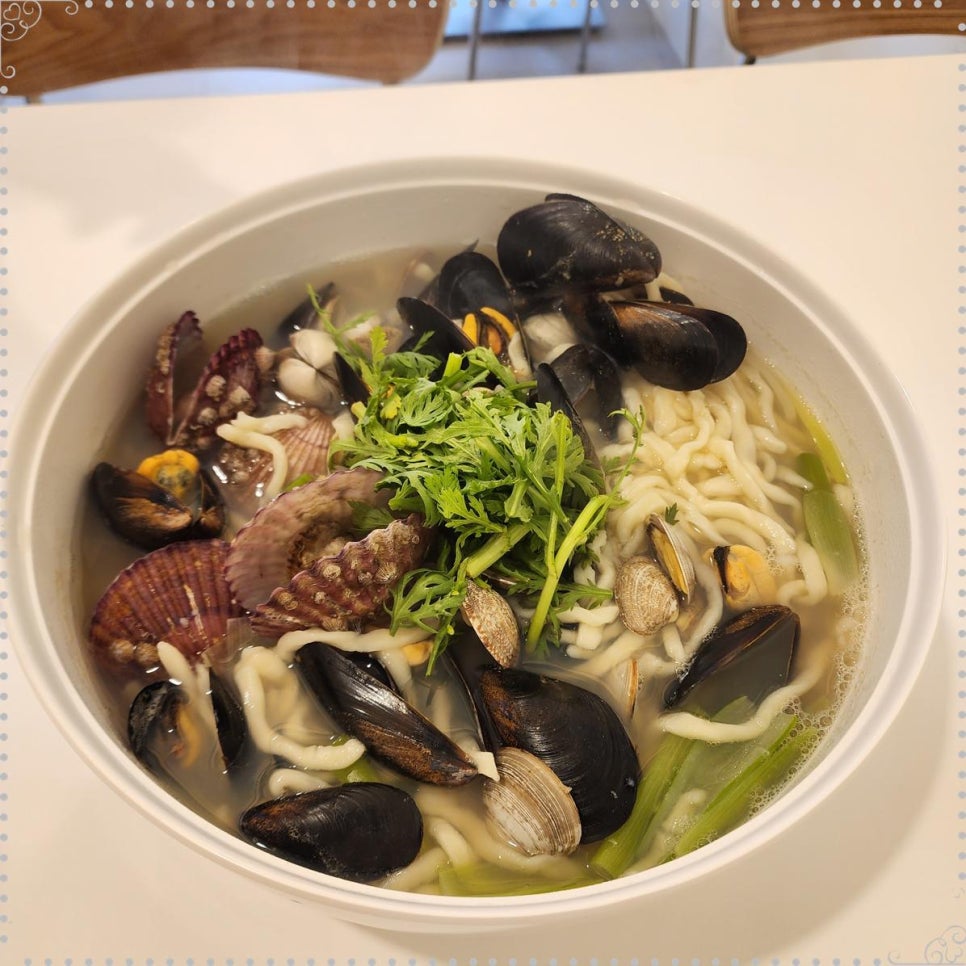 풍성한칼국수 이미지