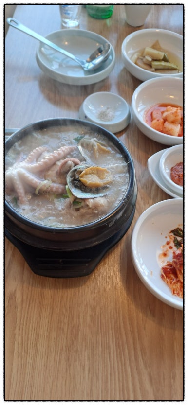 형과아우황칠누룽지삼계탕 이미지