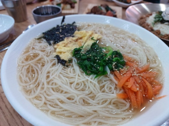 청정잔치국수 이미지
