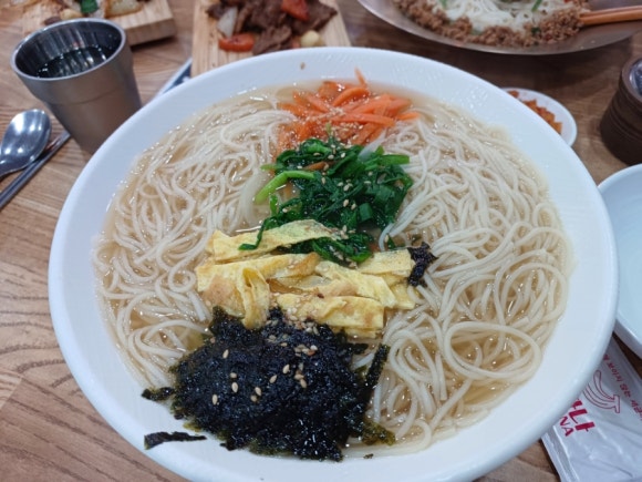 청정잔치국수 이미지