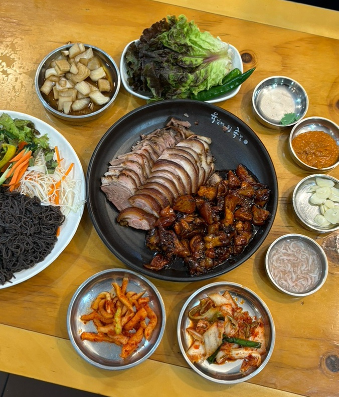 평화육남매왕족발 이미지