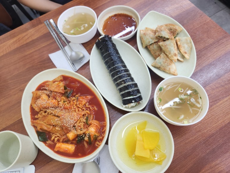 콩나물떡라면집 이미지