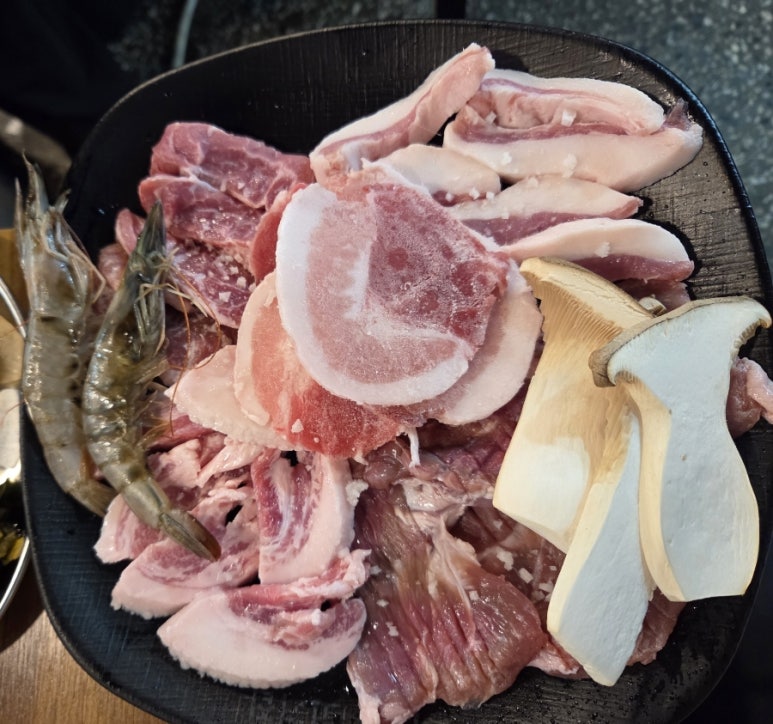돼지네고기집 이미지