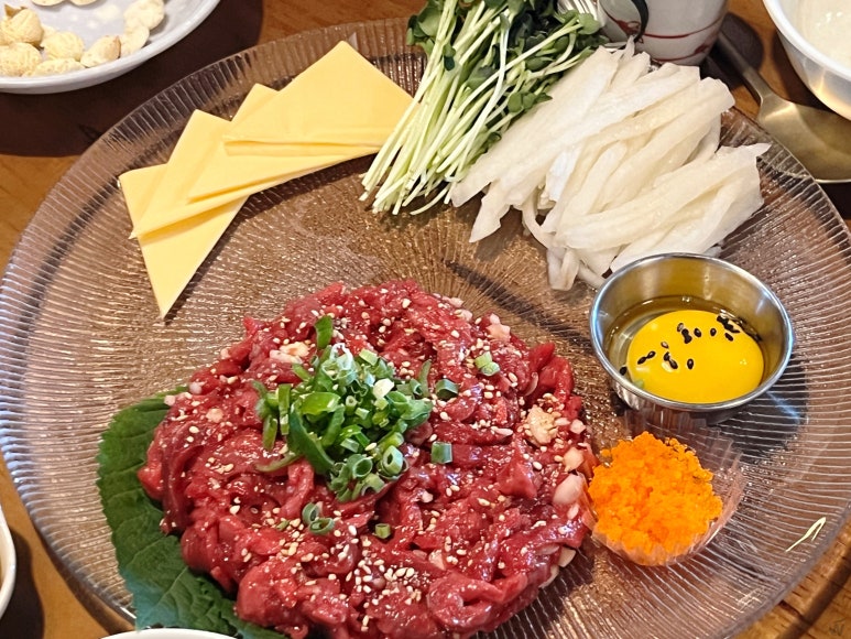 홍단육회뭉티기 이미지