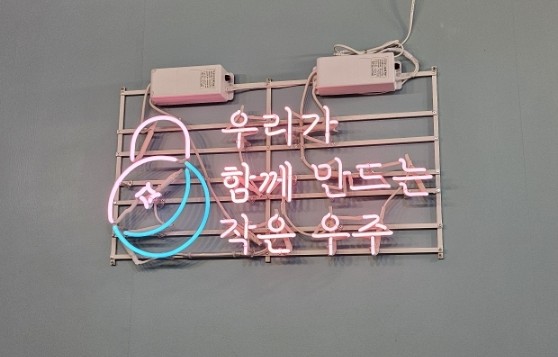 도고(doggo) 이미지