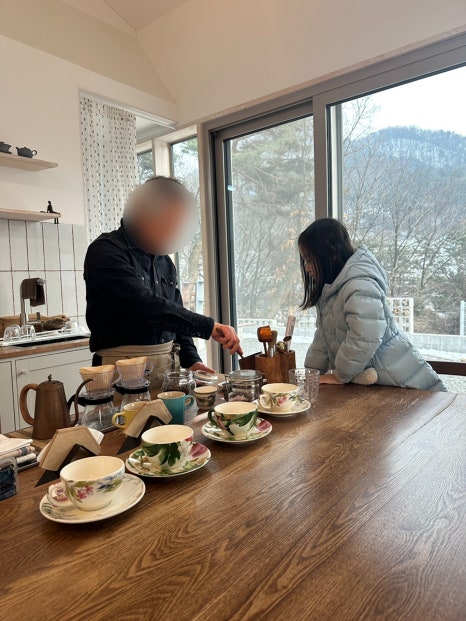 수줍은공기 이미지