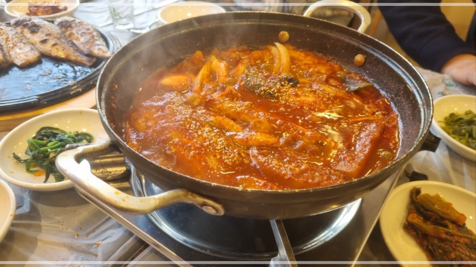 푸짐한 식당 이미지