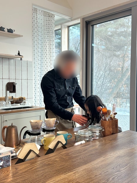 수줍은공기 이미지