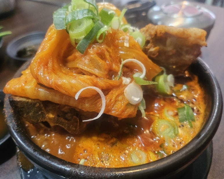 고봉뚝배기 이미지