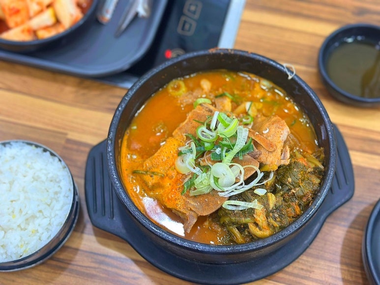 더본감자탕 이미지