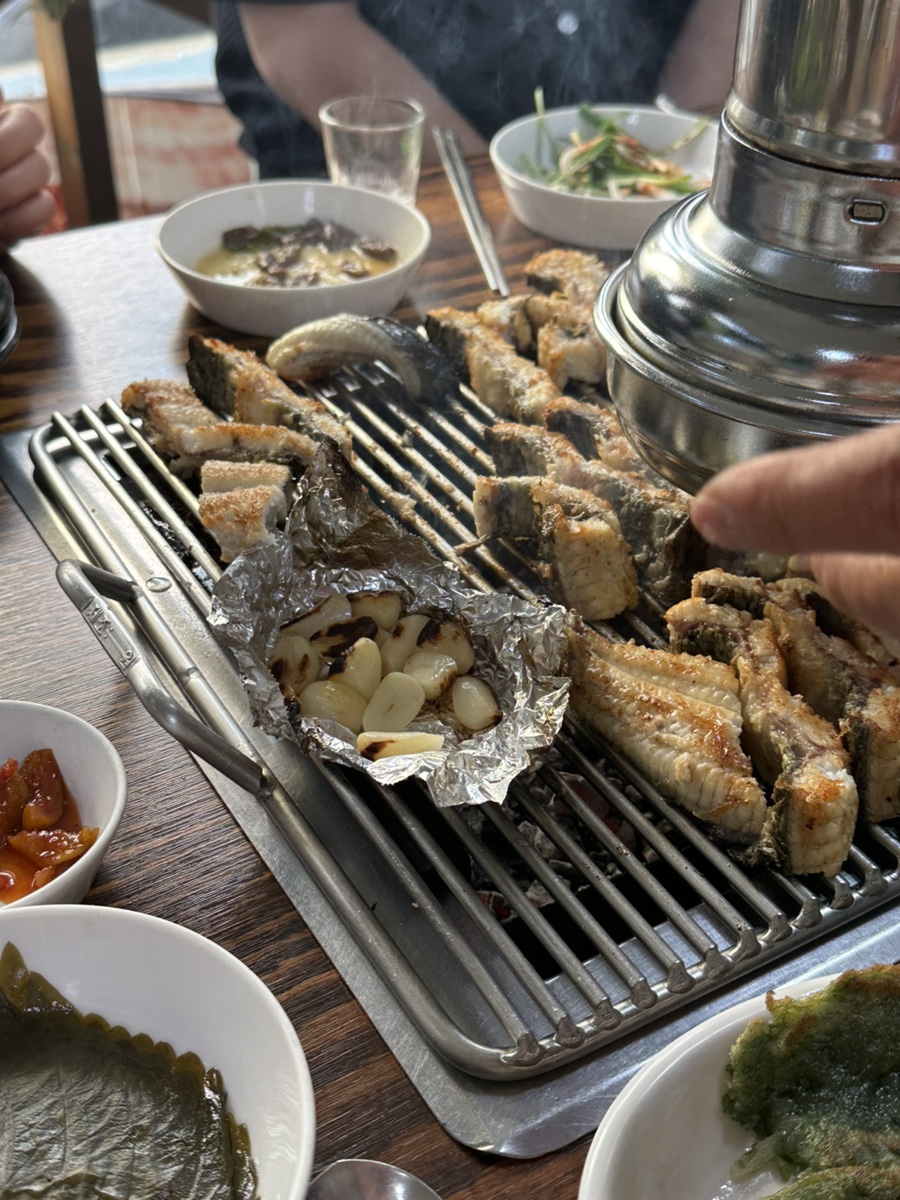 여자만힘쎈장어 이미지