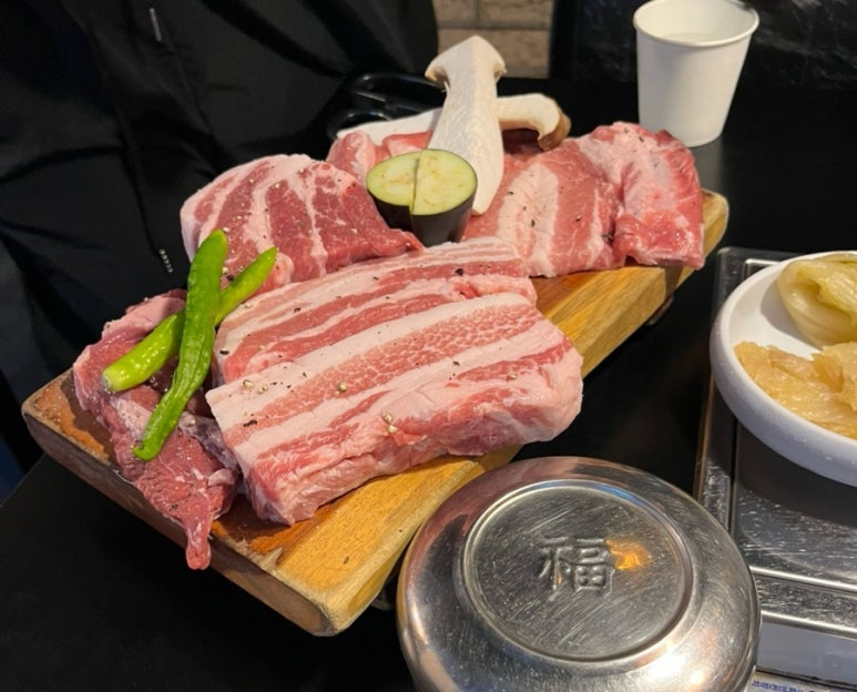 유남주(돼지구이전문점) 이미지
