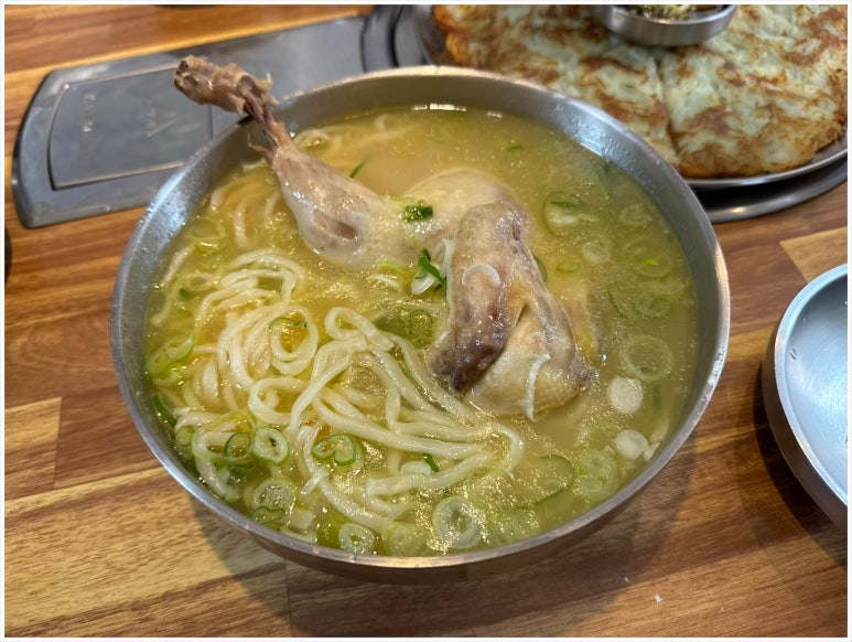 닭한마리칼국수 이미지