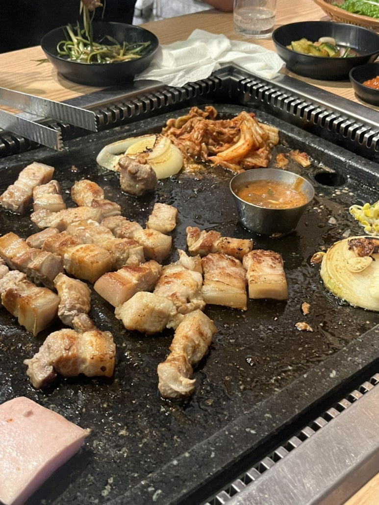 시청흑돼지돈삼겹 이미지