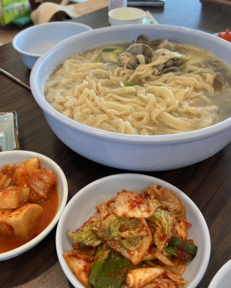 감뿌리손칼국수 이미지