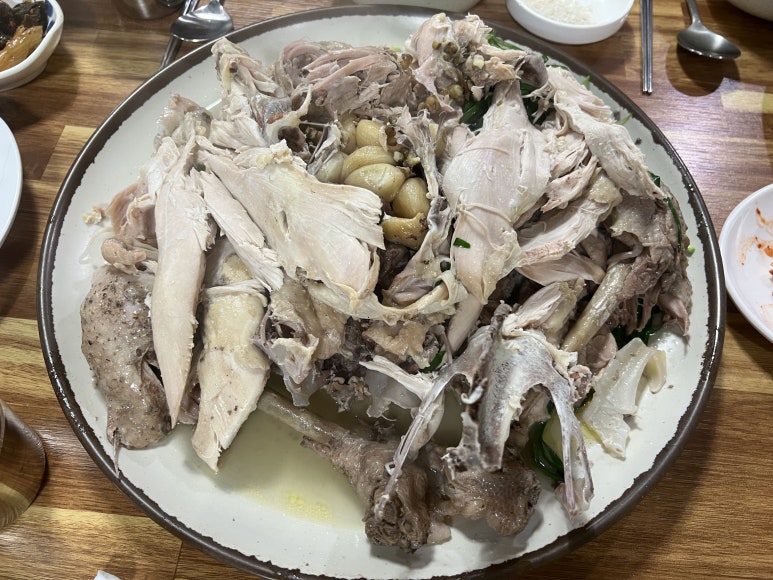 산닭백숙 이미지