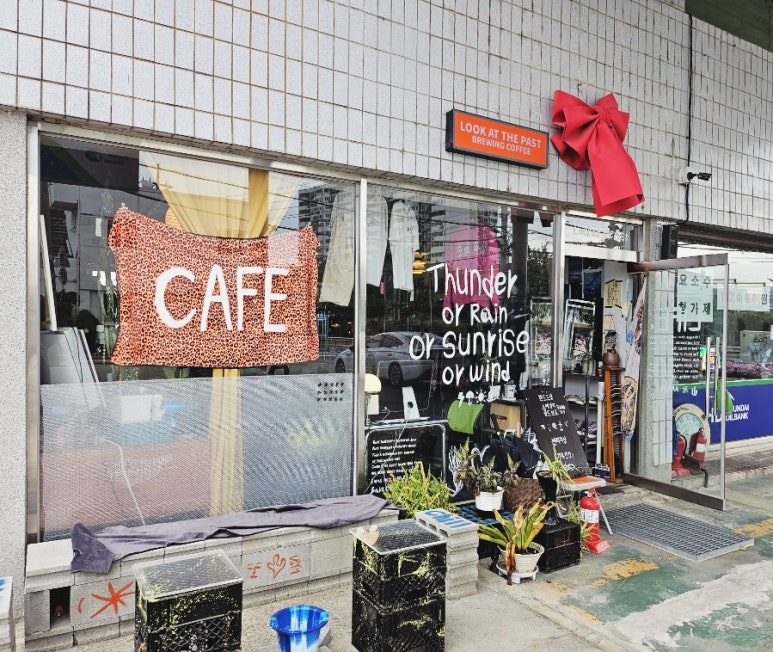 룩앳더패스트 이미지