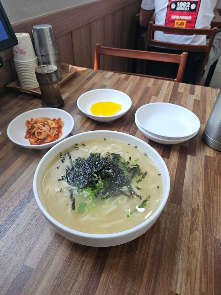 학댕이칼국수 이미지