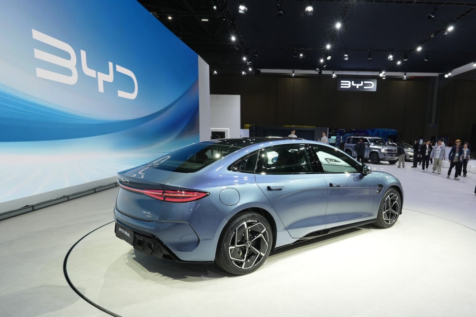 BYD SEAL 실물 리뷰 "중국 전기차가 이 정도였어? 테슬라 모델3보다 낫다고" 이미지 4