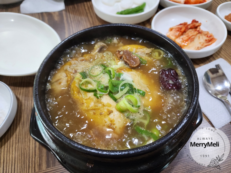초석잠상황버섯삼계탕 이미지
