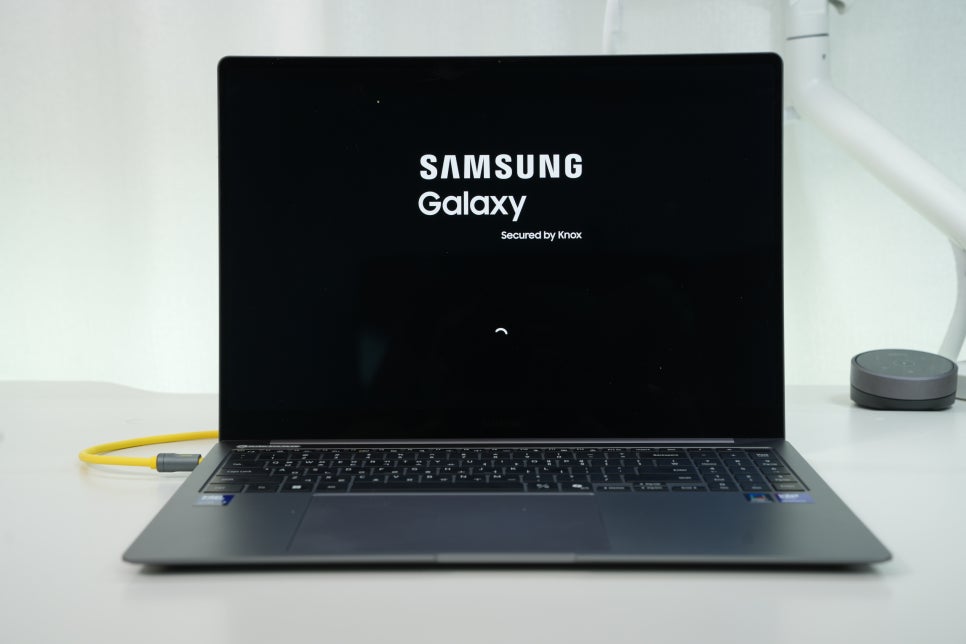 사무용 노트북 고민 끝! 삼성 갤럭시북5 프로 NT960XHA-K71AR 사용기 "CPU는 기본 넉넉한 메모리와 디스플레이 조화" 이미지 5