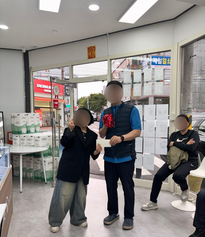 틈사이휴대폰 이미지