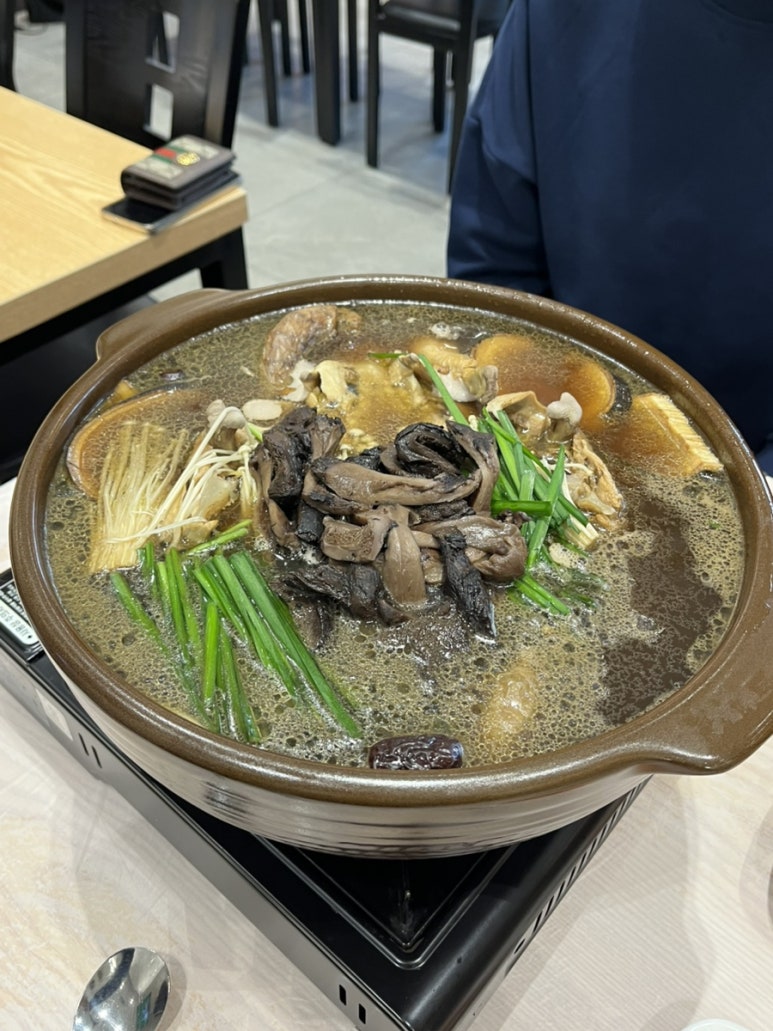다래골한방옻닭 이미지