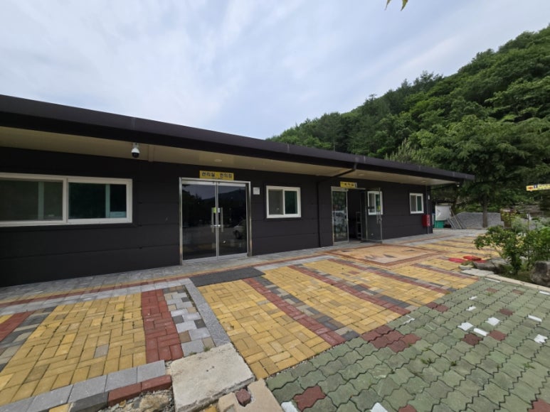 황토하우스 캠핑장 이미지