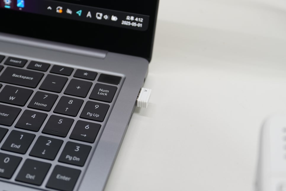 사무용 노트북 고민 끝! 삼성 갤럭시북5 프로 NT960XHA-K71AR 사용기 "CPU는 기본 넉넉한 메모리와 디스플레이 조화" 이미지 9