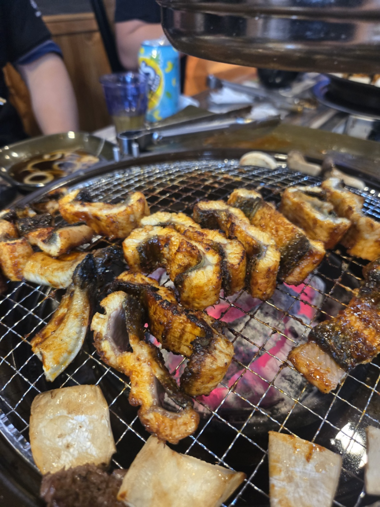 화끈숯불장어 이미지