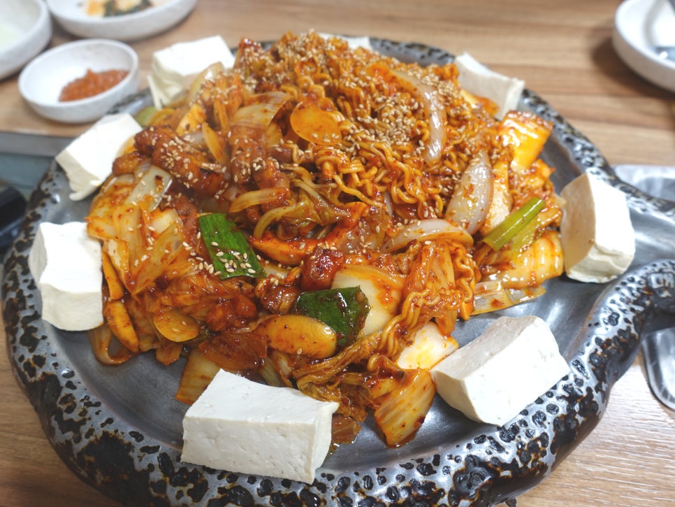 통돼지 두루치기 김치찌개 전문점 이미지