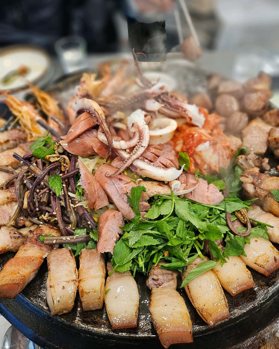 감탄돼지 이미지