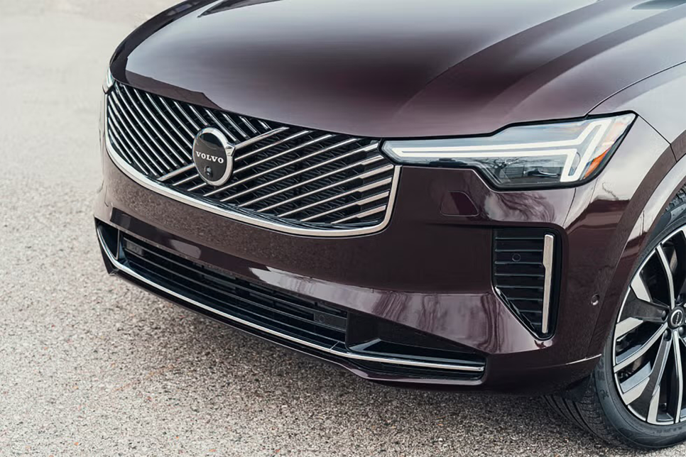2025 볼보 XC90 전동화 시대의 내연기관 강자가 만든 플러그인 하이브리드 트림 이미지 9