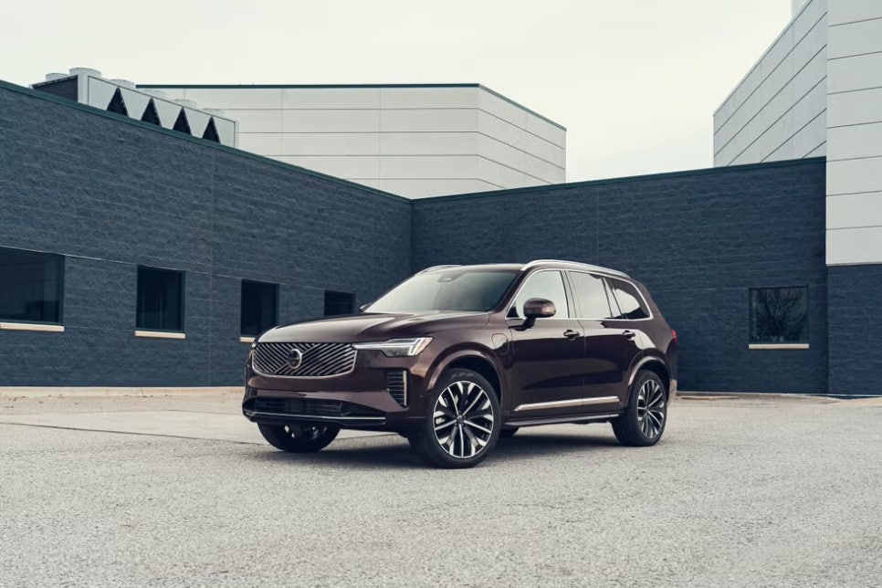 2025 볼보 XC90 전동화 시대의 내연기관 강자가 만든 플러그인 하이브리드 트림 이미지 11