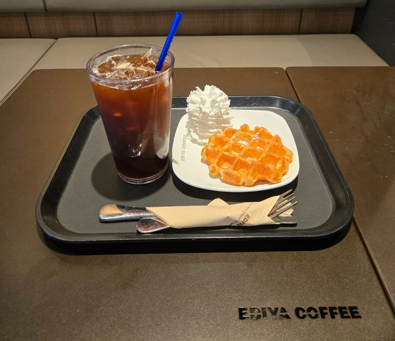 이디야커피남 이미지