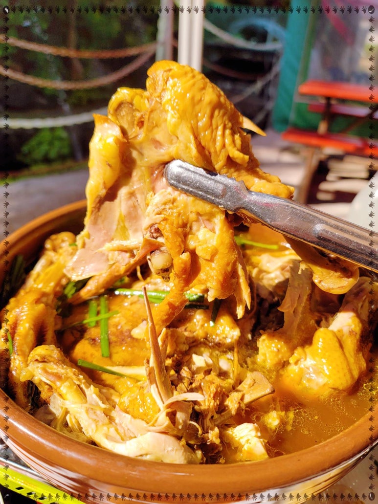 산닭백숙 이미지