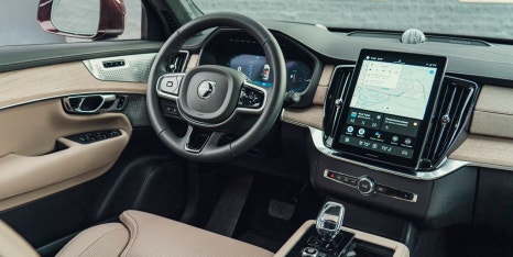 2025 볼보 XC90 전동화 시대의 내연기관 강자가 만든 플러그인 하이브리드 트림 이미지 5
