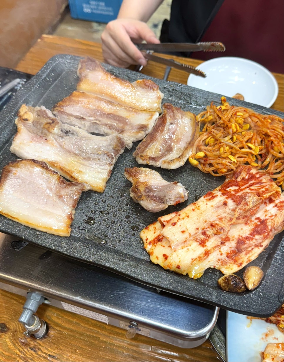 돌판김치삼겹 이미지