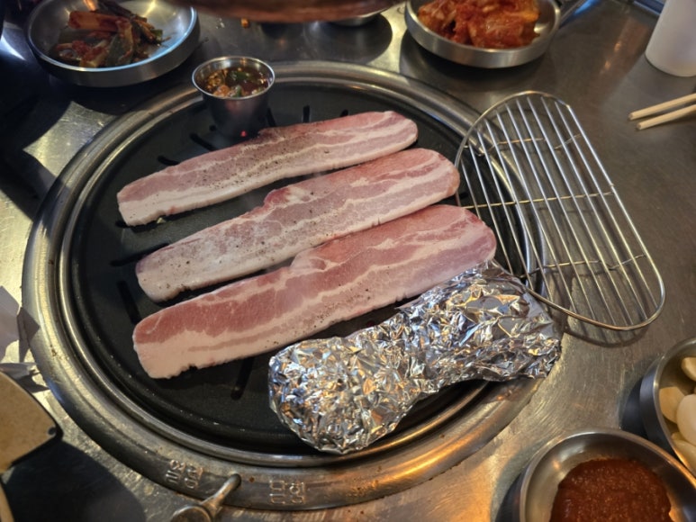 콩나물비비고삼겹살 이미지