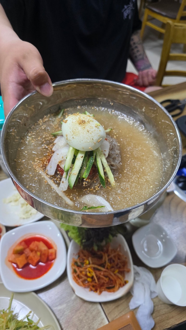 죽여주는 쌩고기통 김치찌개 이미지