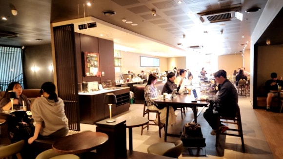 스타벅스 케이스퀘어강남점 이미지