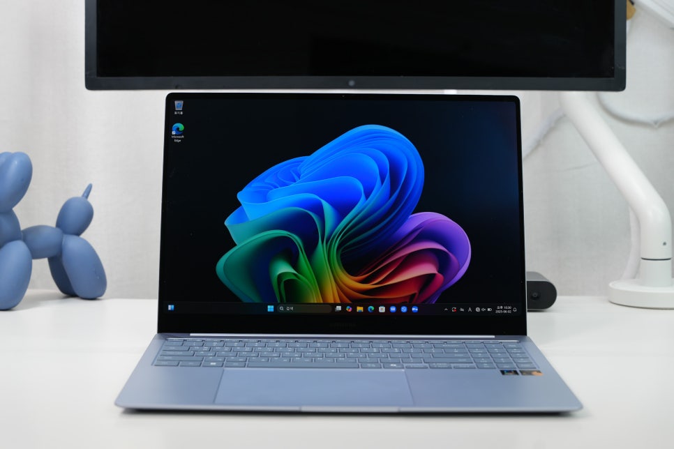 사무용 AI 노트북 사양을 제시 "삼성 갤럭시북4 엣지 NT960XMB-K01A 퀄컴의 Snapdragon® X Elite 칩셋" 이미지 8