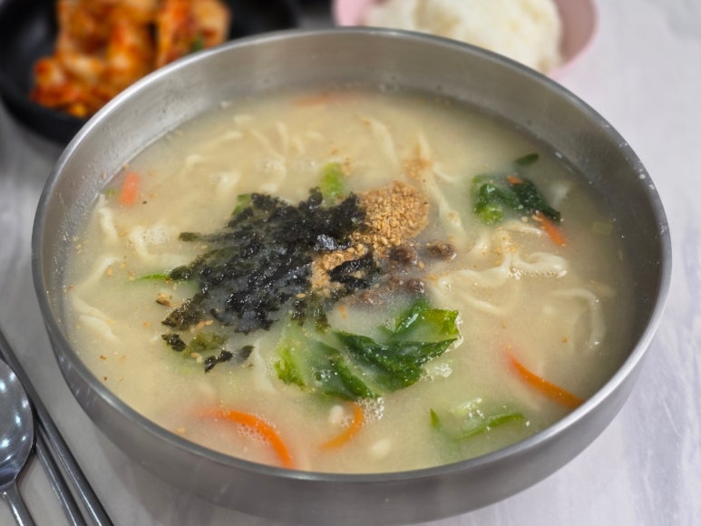 100세 칼국수 이미지
