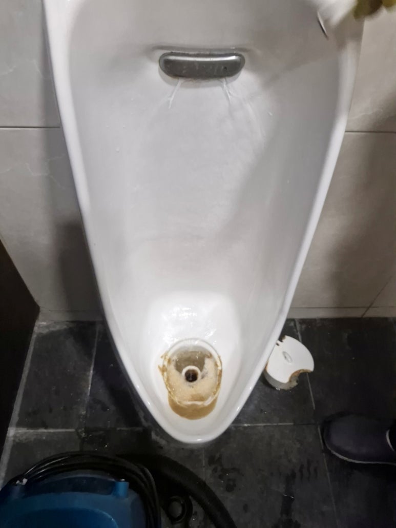 변기막힘 이미지