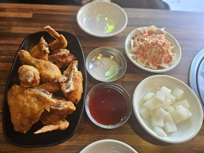 윤사부치킨 이미지