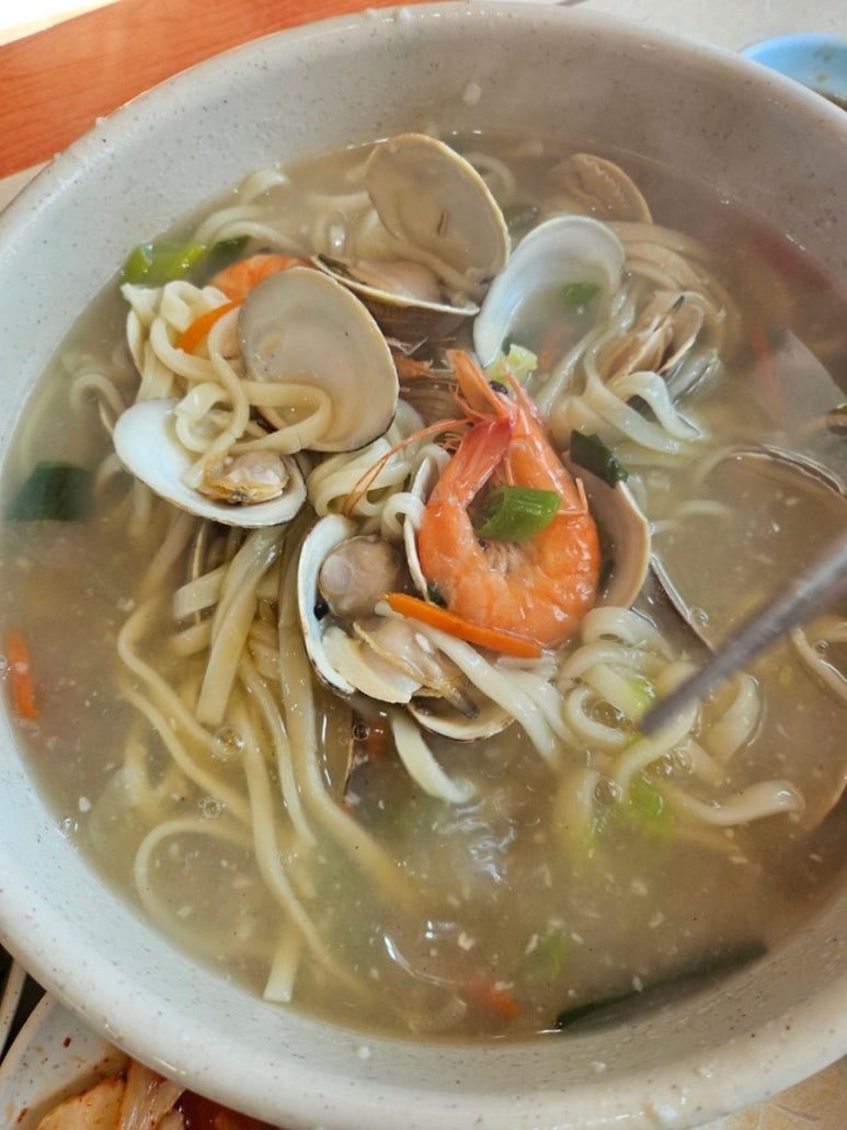 손칼국수 이미지